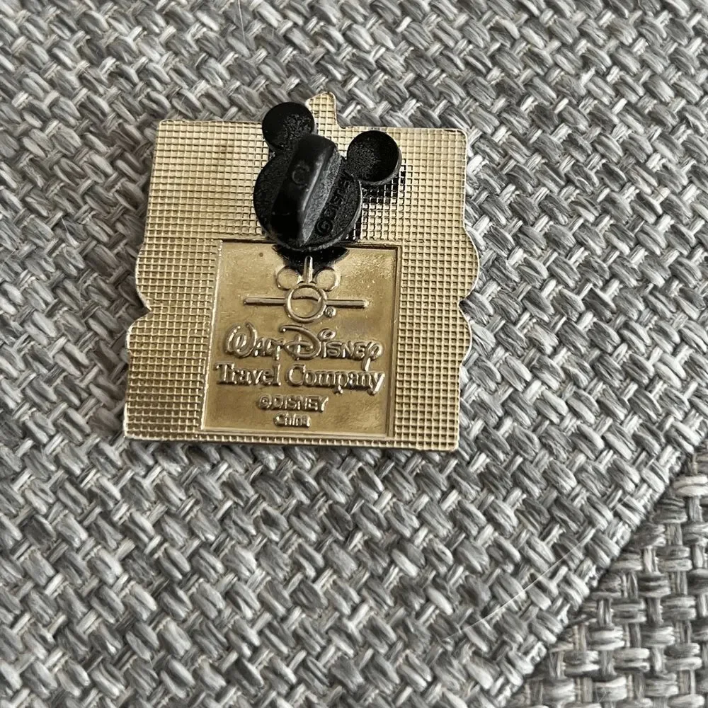 Disneyland resort‎ lapel pin blue sleeping beauty castle where dreams come true